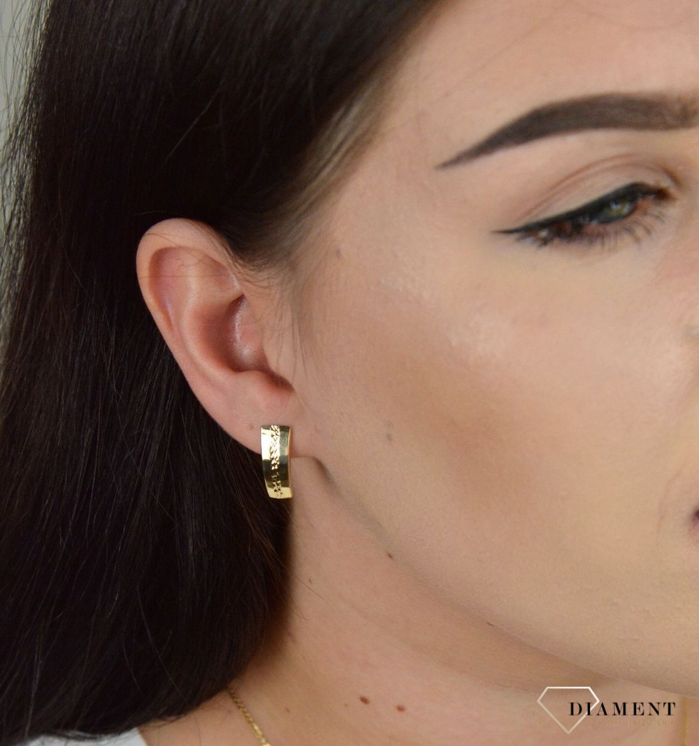 Złote kolczyki z grawerowanym środkiem KL 6857C.jpg